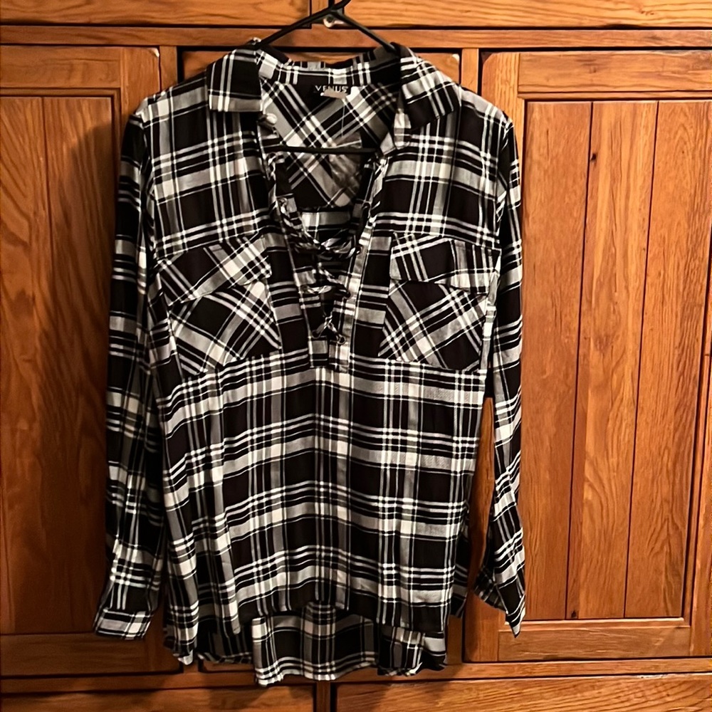 VENUS Black and White Front Tie Shirt